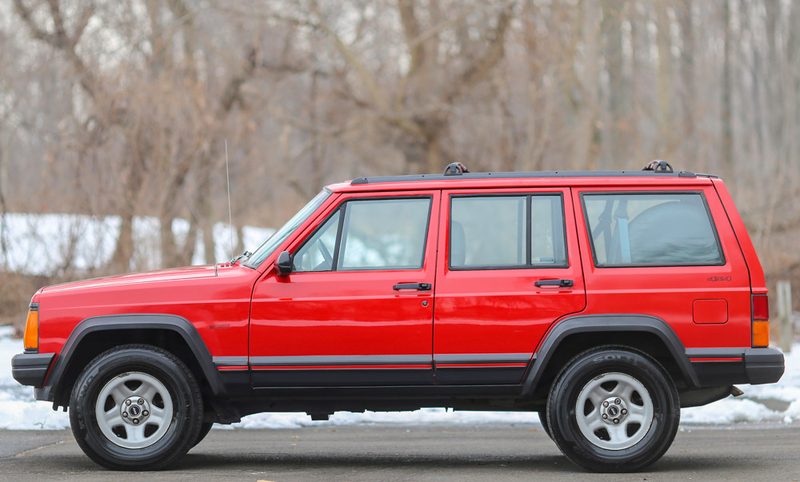 Illustration for article titled For $9,950, Could This 1996 Jeep Cherokee Have You Crossing Over?